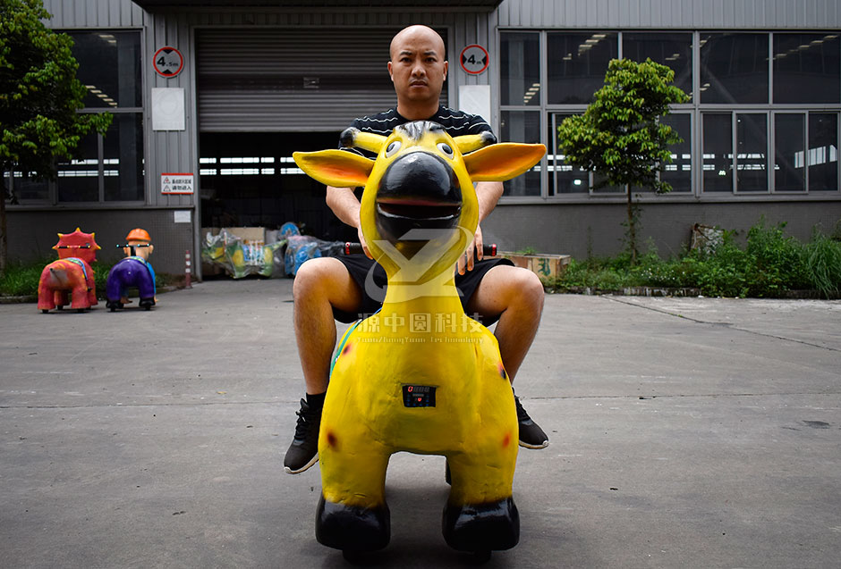 小鹿電動車，小鹿童車，商場騎的小鹿